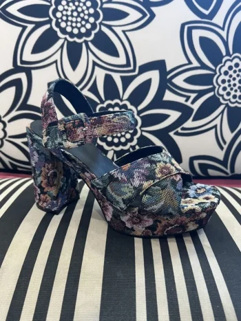 New Jeffrey Campbell Amma Floralplatform